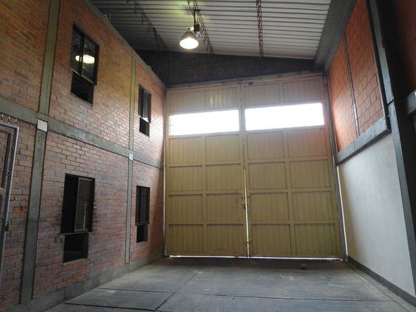 Warehouse: Parque Industrial Y Comercal Tulua A-2, Tulua, AK 00000